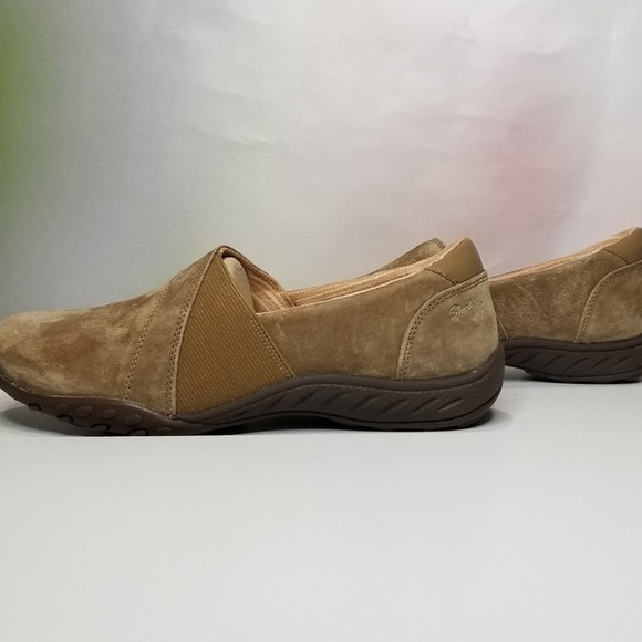 Skechers Women's Kindred Suede  Breath Easy Size 7.5 Wide Fit Desert  NWT - Picture 1 of 9